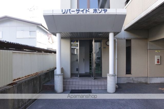 リバーサイドホソヤの玄関写真