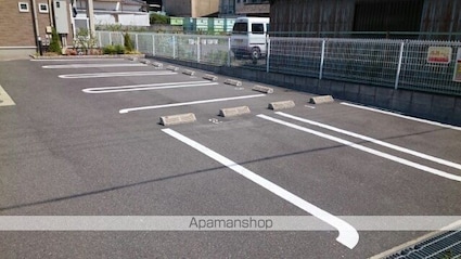 和歌山県和歌山市北島[1K/26.08m2]の駐車場2