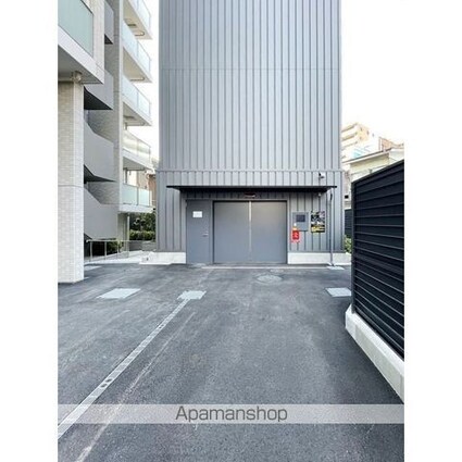 ドゥーエ横濱鶴見[1K/25.69m2]の駐車場