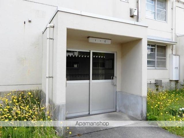 ビレッジハウス仁多2号棟の玄関写真