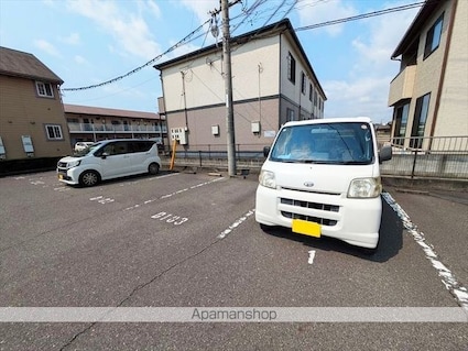 レーベン中畝　Ｄ[3LDK/65.57m2]の駐車場1