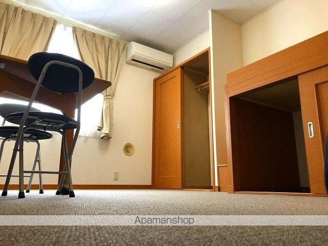 レオパレスリバーサイド上砂[1K/26.08m2]のリビング・居間1