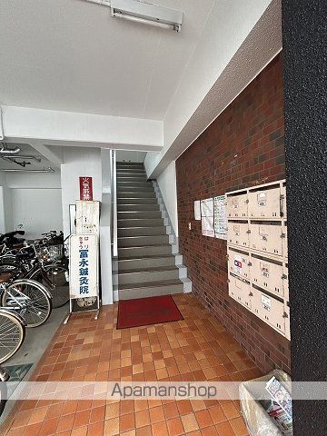 沖田ビルの玄関写真