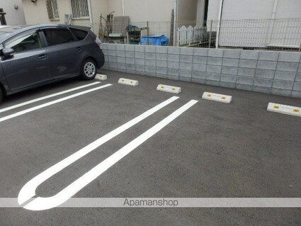 ヴィラ　アカシア[1LDK/43.64m2]の駐車場