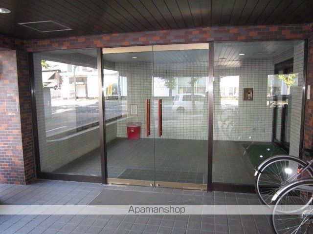 プレサント南9西12の玄関写真