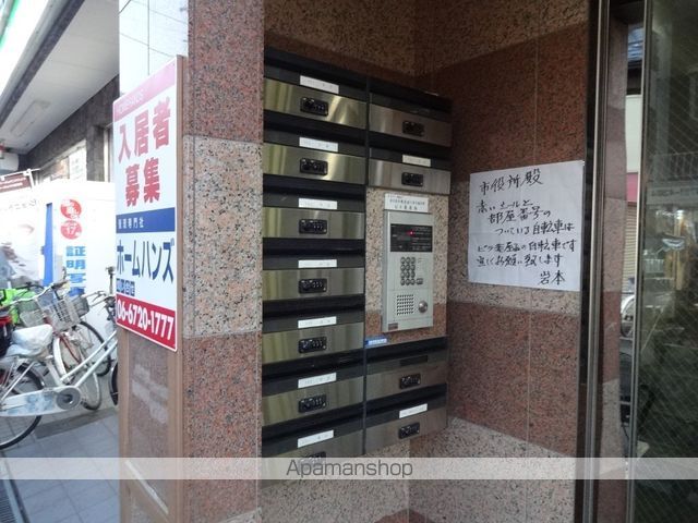 ビラ菱屋西の玄関写真