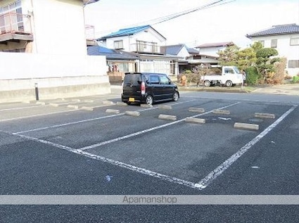 レオパレスｈａｐｐｙ[1K/23.18m2]の駐車場2