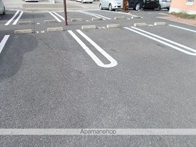 サンライト若松　Ⅰ[1LDK/46.49m2]の駐車場1