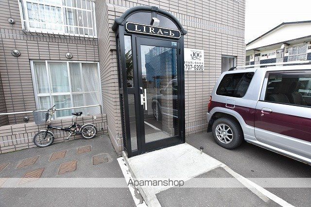 リラ A棟・B棟の玄関写真