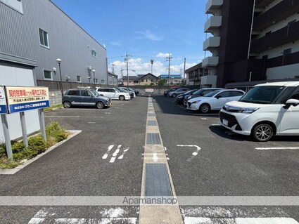 グランラヴィーヌ[1K/26.1m2]の駐車場