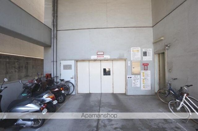 ＨＡＭＡＤＡ　ＢＬＤ[1LDK/58.81m2]の駐車場