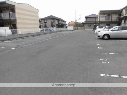 香川県坂出市久米町１丁目[1K/23.18m2]の駐車場2