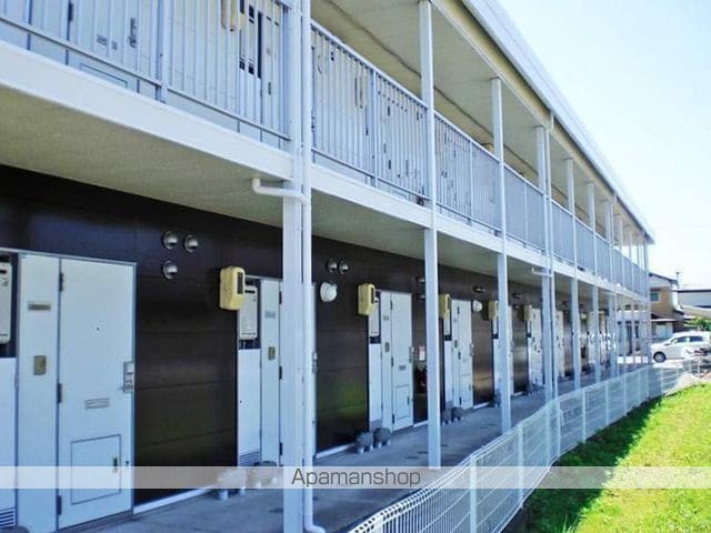 レオパレス外屋敷の玄関写真