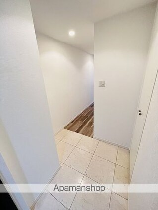 Ｇｒａｃｅ　Ｃｏｕｒｔ　Ｓｈｉｒｏｋａｎｅ[1LDK/49.51m2]の玄関