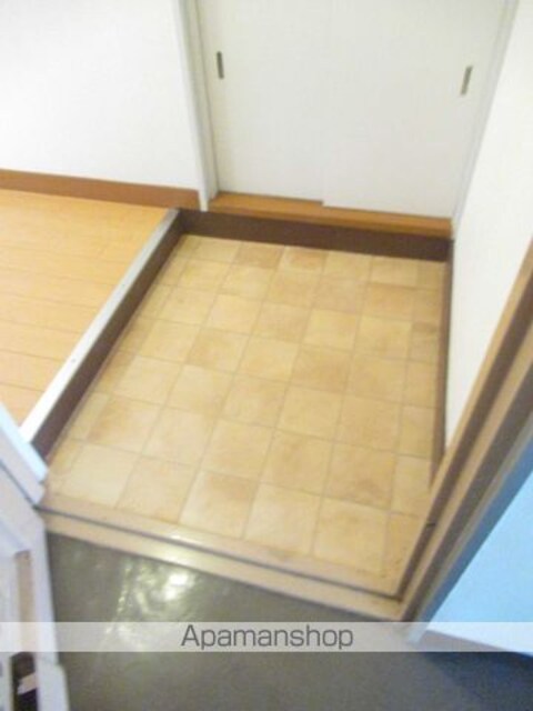 嶋ビル[2LDK/55m2]の玄関