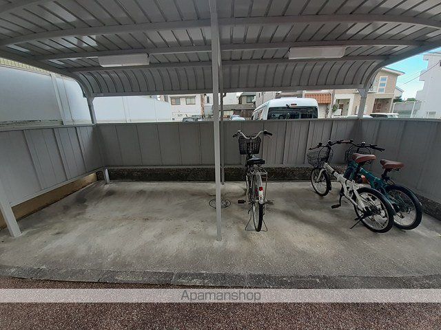 ガーデンクレストの玄関写真