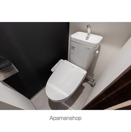 コンフォリア・リヴ北新宿[1LDK/30.26m2]のトイレ