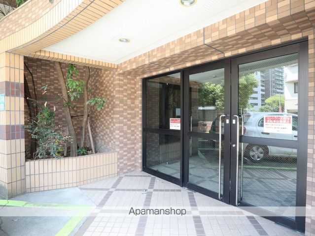 CRECER新栄の玄関写真