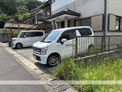滋賀県湖南市岩根[3LDK/75.81m2]の駐車場