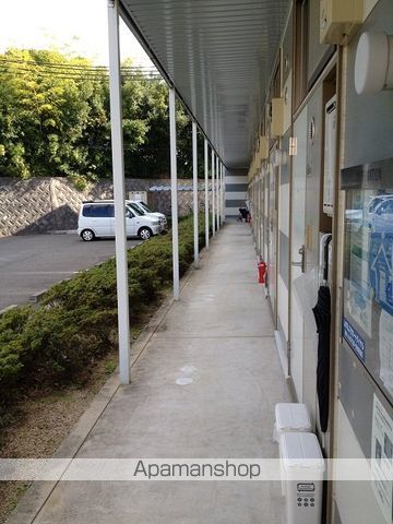 レオパレスロフォスの玄関写真