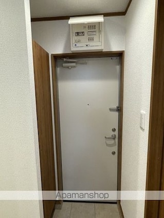 ラ・ホープ高根台[1R/21.55m2]の玄関