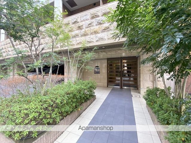 プレサンス堺筋本町フィリアの玄関写真