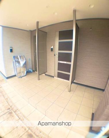 アースフィールド ハチマンの玄関写真
