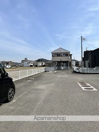 エタニティコートⅠ番館[1K/23.65m2]の駐車場2
