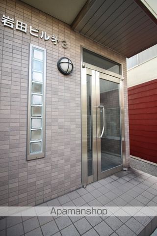 岩田ビル第3の玄関写真