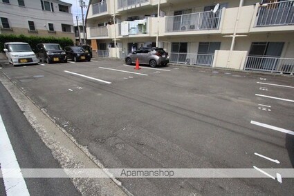ニック道後[1DK/33m2]の駐車場