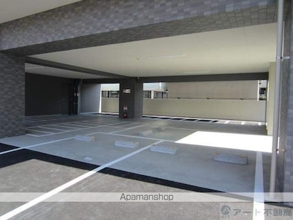 アステリア萱町[1K/29.77m2]の駐車場