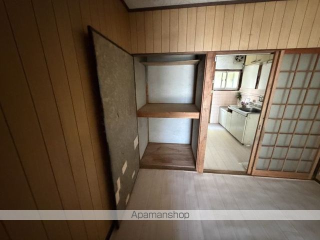 岡5丁目貸家 右の内装写真