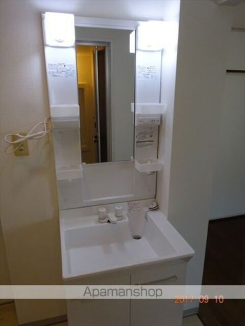 和歌山県和歌山市園部[3DK/48.7m2]の洗面所