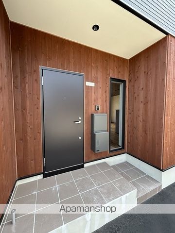 HIMAWARI B棟の玄関写真