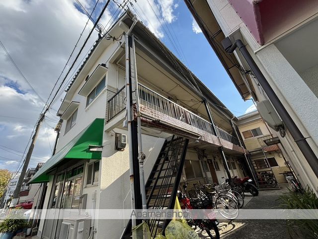 小西第一住宅の玄関写真