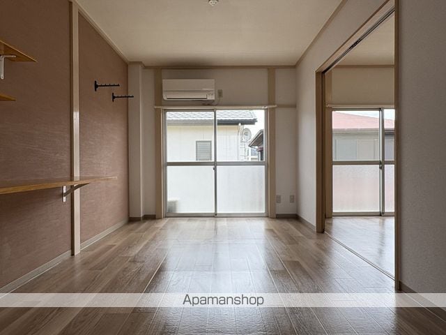 クリスタルアイの内装写真