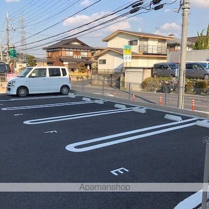 Ｂーブロッサム[2LDK/53.9m2]の駐車場