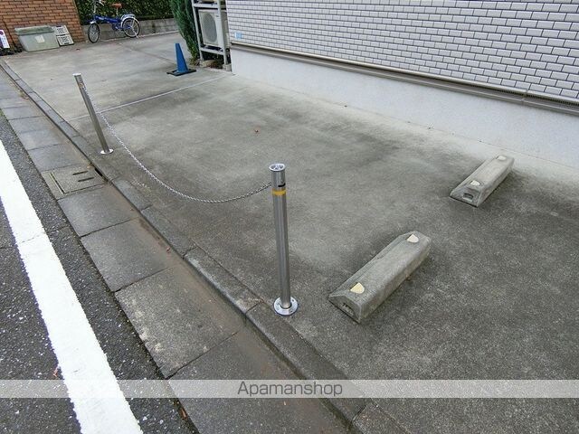 東京都国分寺市本多３丁目[1K/22.96m2]の駐車場
