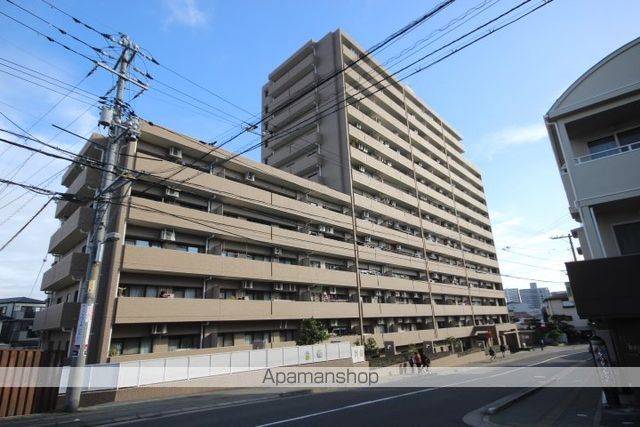 ロイヤルシャトー新宮苑の外観写真