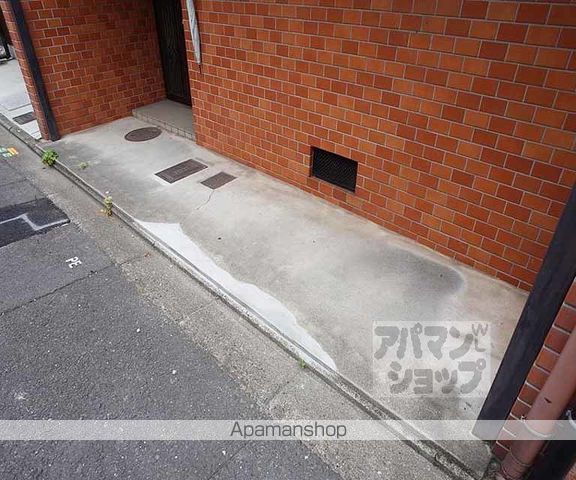 京阪電気鉄道鴨東線 神宮丸太町駅 徒歩4分 2階建 築62年の玄関写真
