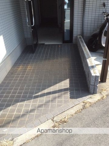 クリオコート高槻の玄関写真