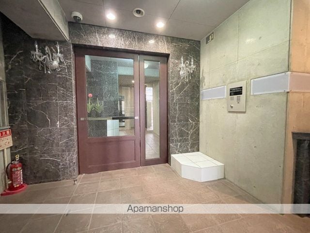 レジュールアッシュ谷町の玄関写真