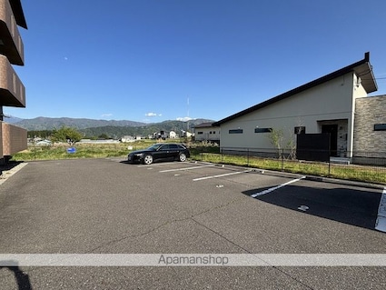 ブレインイケガミ[3DK/56.76m2]の駐車場2