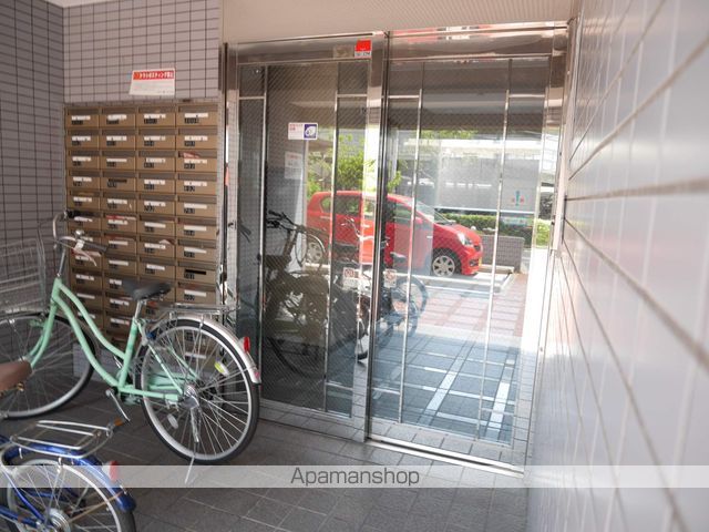 ダイナコートエスタディオ平尾駅前の玄関写真