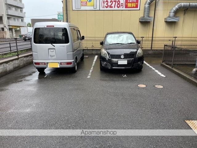 レオパレス凛凛[1K/20.81m2]の駐車場2