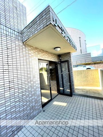 リージングマンション Bの外観写真
