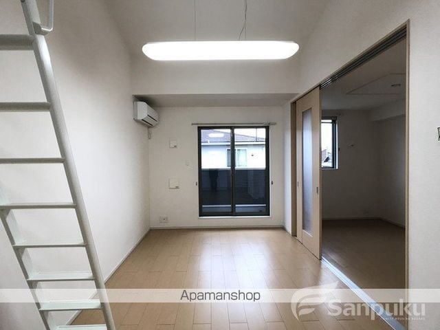 松山市 2階建 築14年の内装写真
