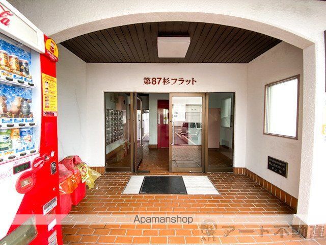 第87杉フラットの玄関写真