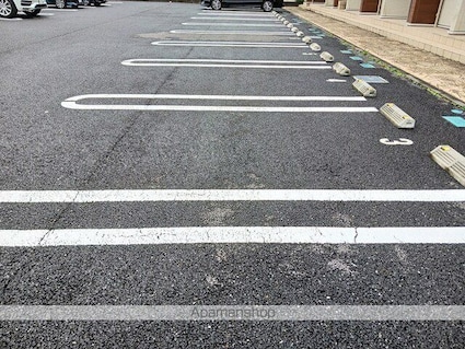 エレノア[1K/31.65m2]の駐車場