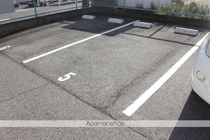 プレジールムラカミ[3DK/56.1m2]の駐車場1